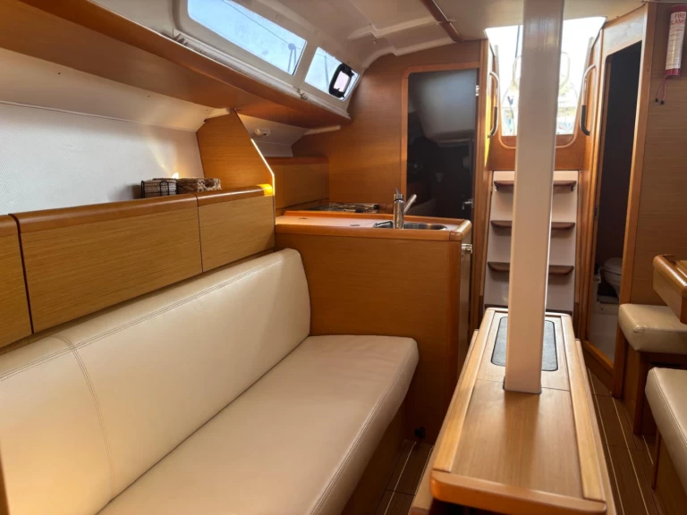Jeanneau Sun Odyssey 33i te huur van particulier of professional in Gouviá