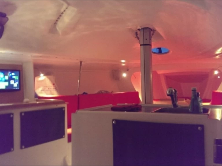 Huur een 3c-Composites Bongo 9.60 in Loctudy