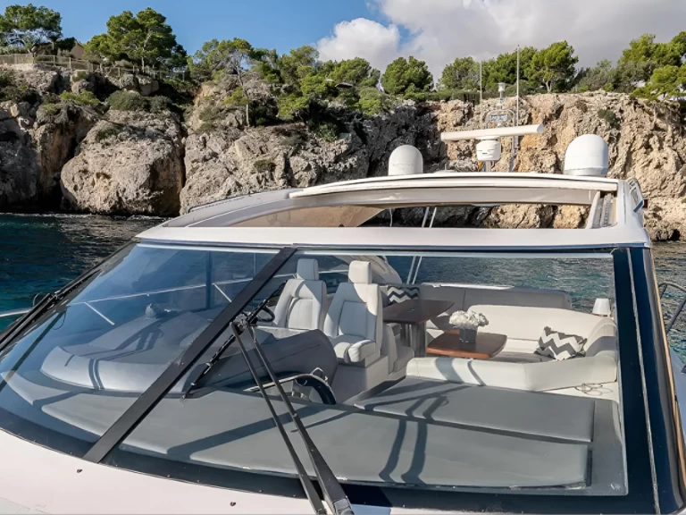 Huur een Princess Princess V48S in Juan-les-Pins