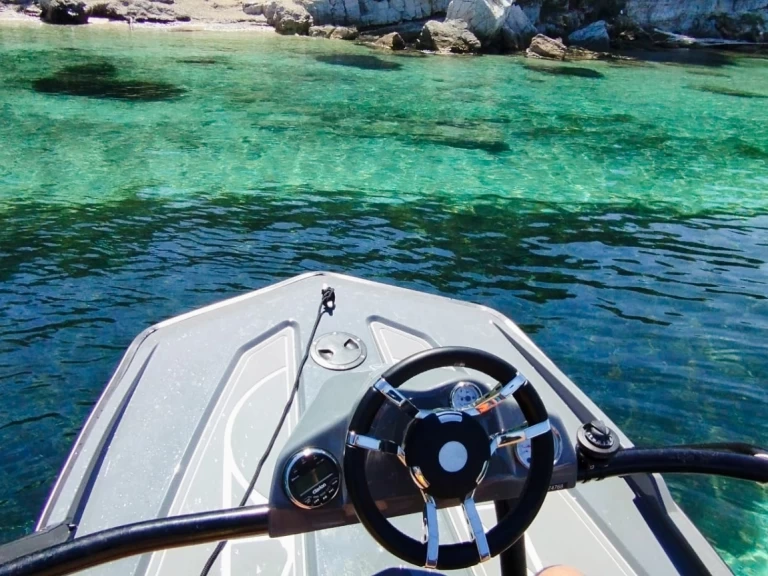 Bootverhuur Golfe-Juan goedkoop Awash 370