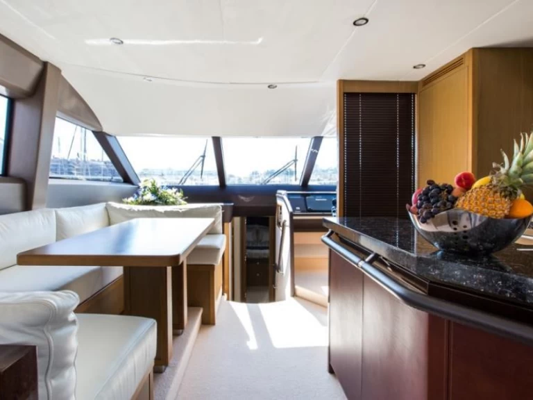 Bootverhuur Princess Princess 64 Fly in Beaulieu-sur-Mer via SamBoat