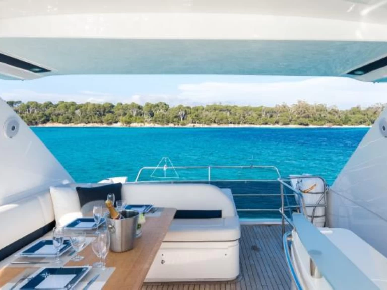 Huur een Princess Princess 64 Fly in Beaulieu-sur-Mer