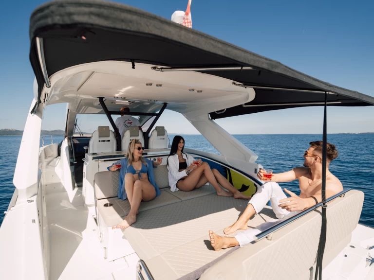 Verhuur Motorboot Jeanneau met vaarbewijs