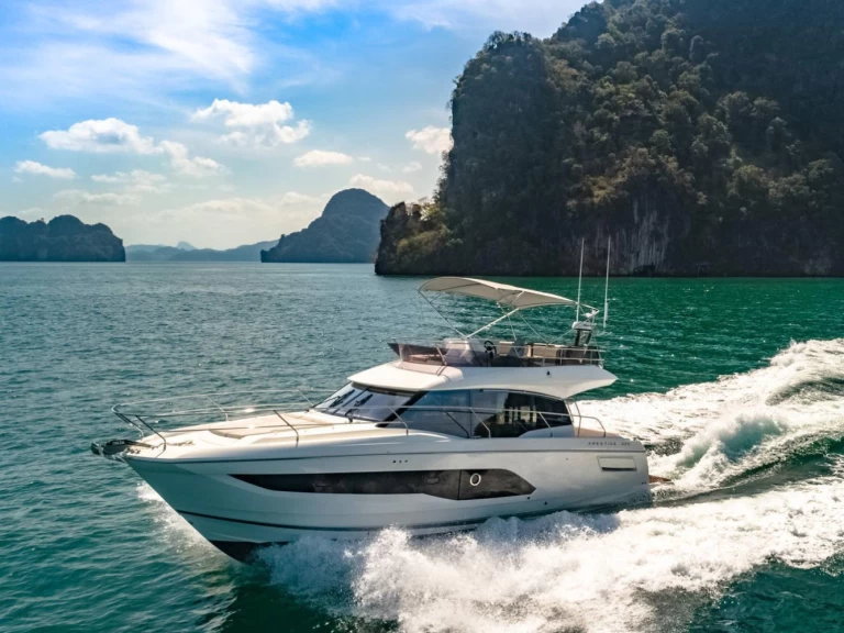 Huur een Prestige Prestige 420 Fly in Juan-les-Pins