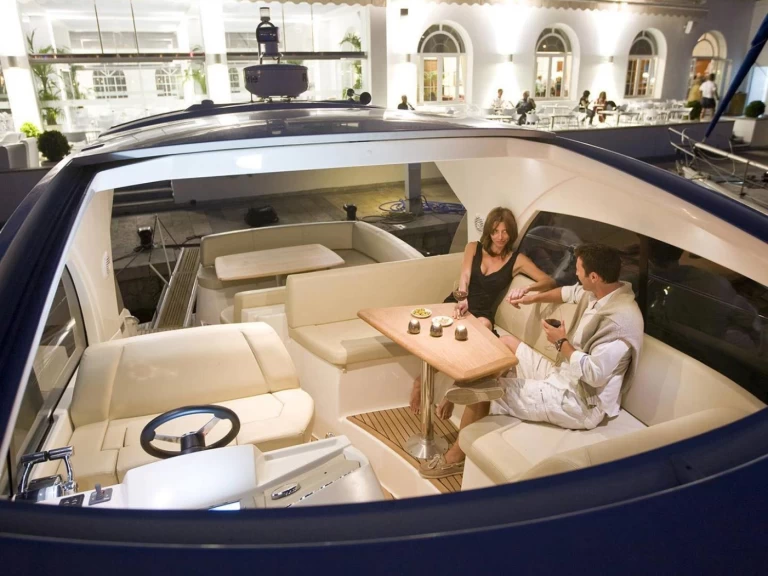 Verhuur Motorboot Prestige met vaarbewijs