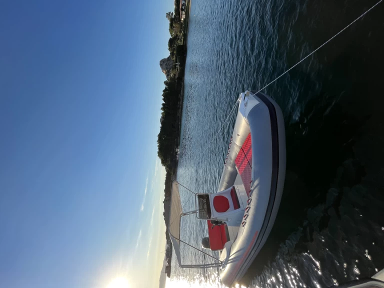 RIB te huur in Port of Cannigione voor de beste prijs