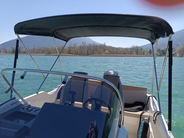 Motorboot te huur in Annecy voor de beste prijs