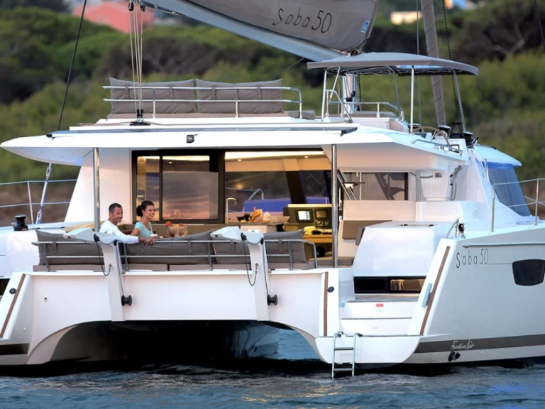 Verhuur Catamaran Fountaine Pajot met vaarbewijs