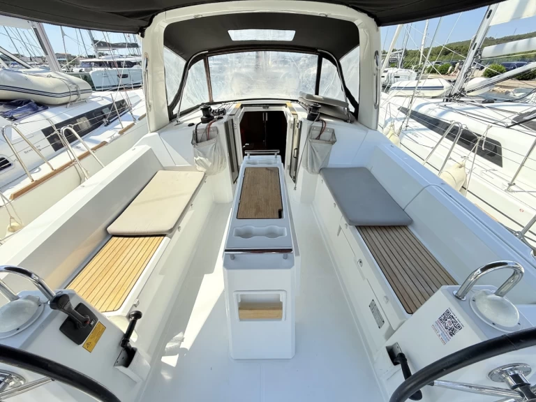 Bénéteau Oceanis 38.1 te huur van particulier of professional in Sukošan