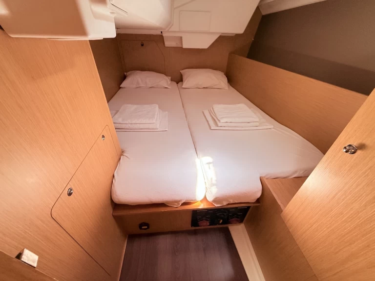 Bénéteau Oceanis 38.1 te huur van particulier of professional in Sukošan