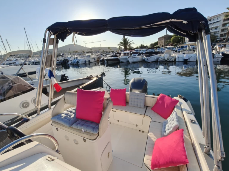 Bootverhuur Tecnomariner Stealth Mithos  in Sainte-Maxime via SamBoat