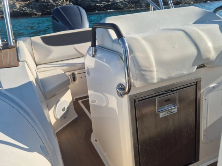 Verhuur RIB Capelli met vaarbewijs