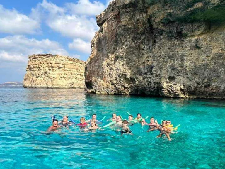 Motorboot te huur in Ċirkewwa voor de beste prijs