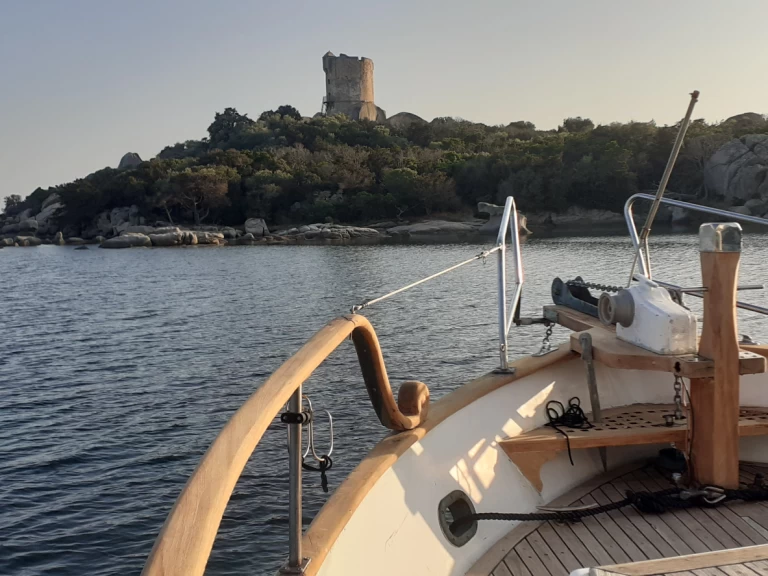 Bootverhuur eurobanker 38 CLASSIQUE in Figari via SamBoat