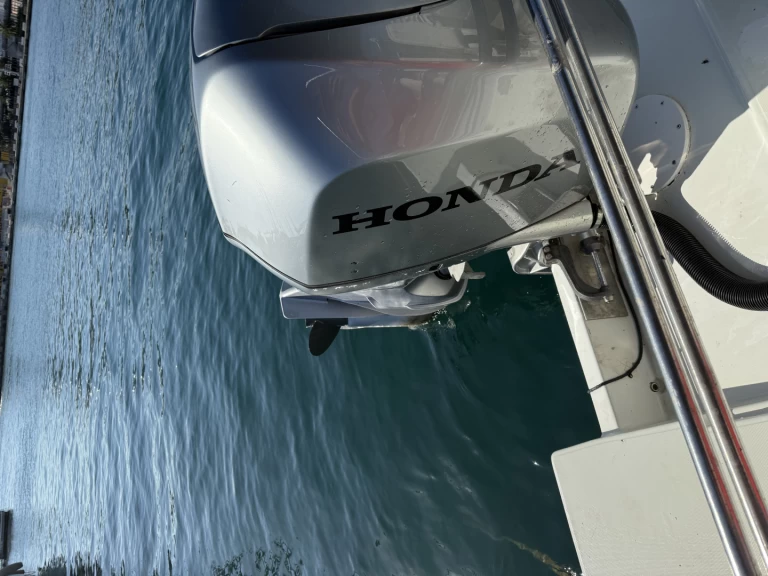 Huur Motorboot met of zonder schipper Jeanneau in Toulon