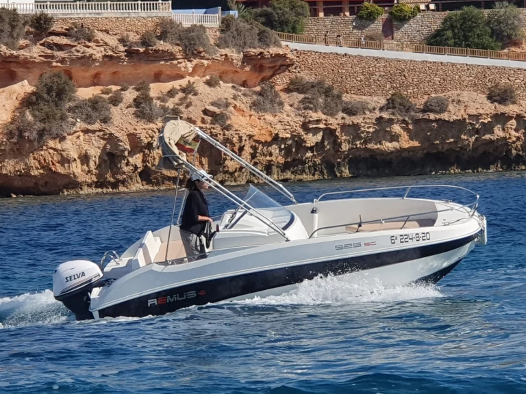Huur een Remus Remus 550 open in Torrevieja
