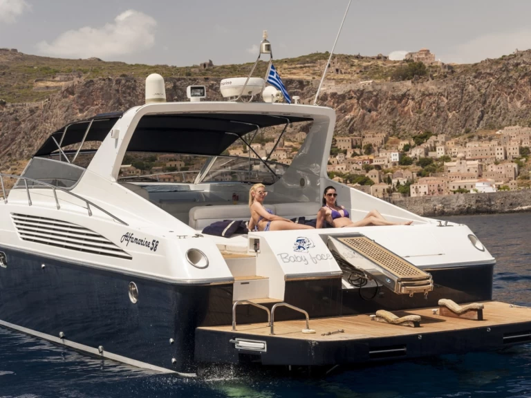 Alfamarine 58 te huur van particulier of professional in Chania