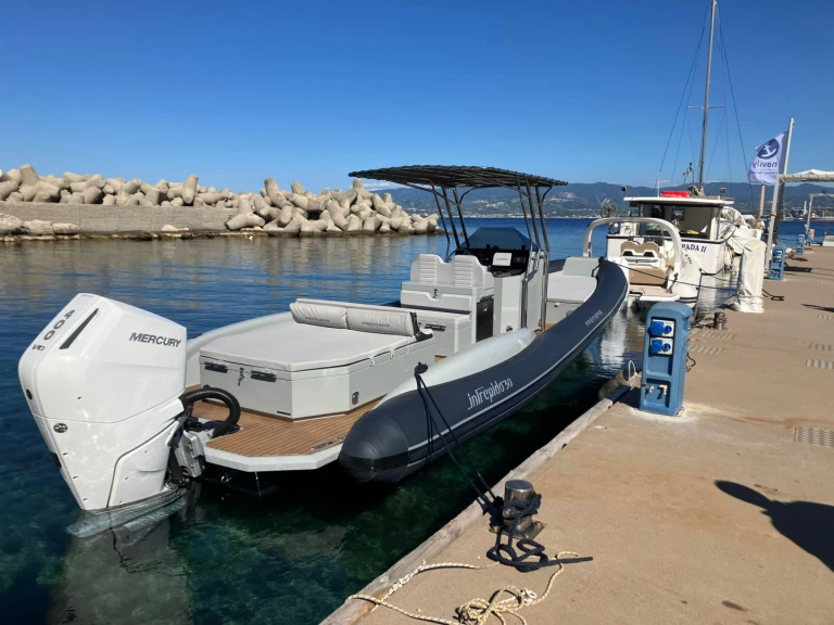 Huur een Premiere Intrepido  in Santa Marina Salina