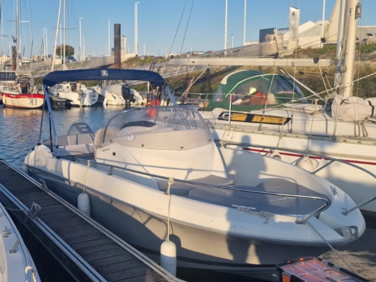 Verhuur Motorboot Bénéteau met vaarbewijs