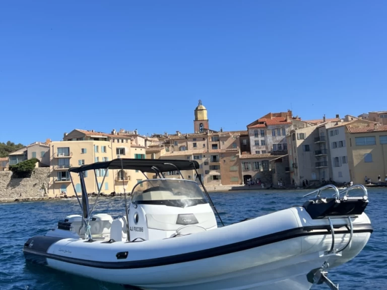 Huur een Ranieri Cayman 31 Sport Touring in Port Cogolin