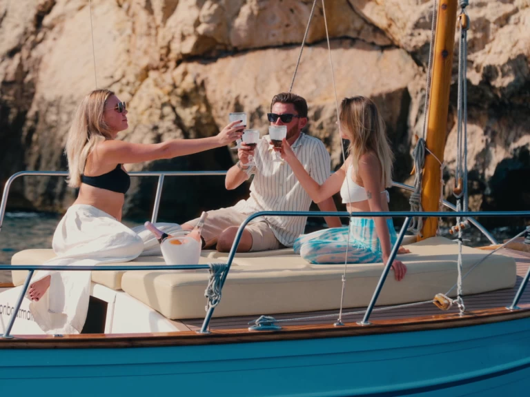 Bootverhuur medvolt m7 in Port d'Alcudia via SamBoat