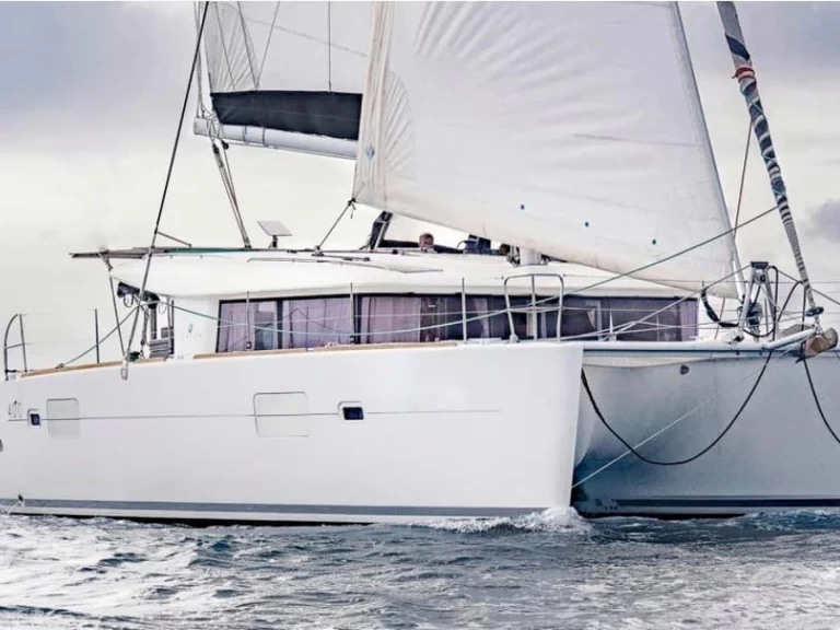Verhuur Catamaran Lagoon met vaarbewijs