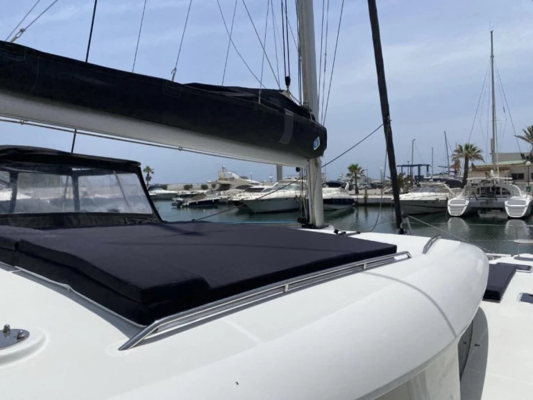 Catamaran te huur in Santa Eulària des Riu voor de beste prijs