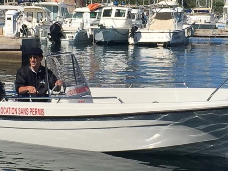 Motorboot te huur in Galéria voor de beste prijs