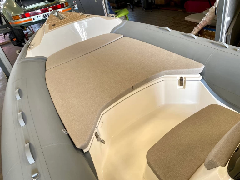 RIB te huur in Saint-Cyprien voor de beste prijs