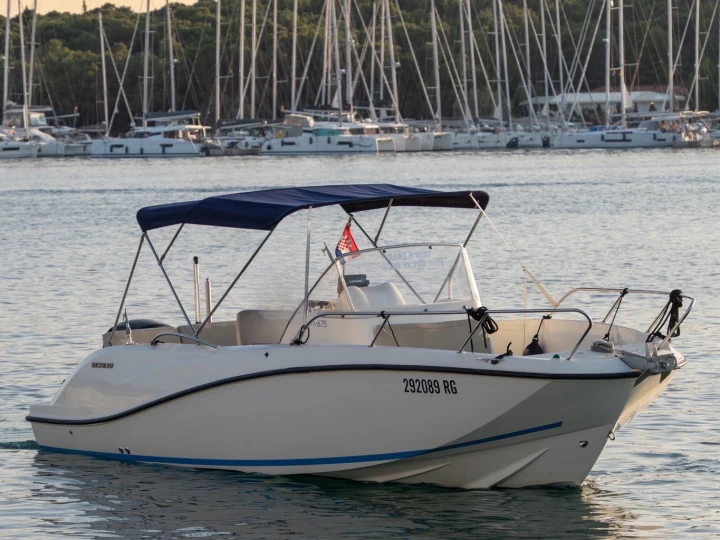 Huur een Quicksilver Activ 675 Open in Rogoznica