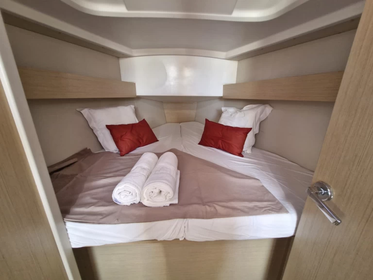 Bootverhuur Barcelona goedkoop Oceanis 30.1
