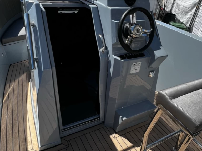 Moonday yacht Matrix 655 te huur van particulier of professional in Six-Fours-les-Plages