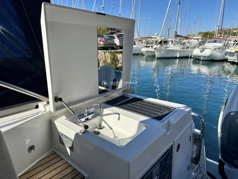 Huur Motorboot met of zonder schipper Bénéteau in Marseille