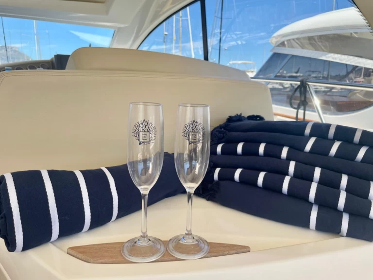 Bootverhuur Jeanneau Prestige 38 S in Port de Saint Jean Cap Ferrat via SamBoat