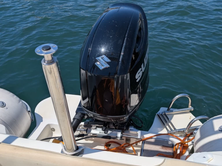 Bootverhuur Hyères goedkoop NJ 700