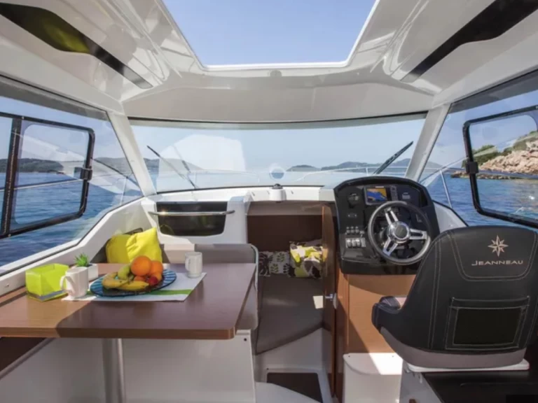 Verhuur Motorboot Jeanneau met vaarbewijs