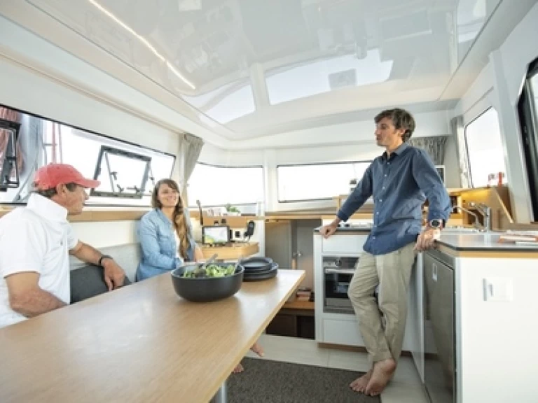 Huur een Excess Excess 11 in Phuket