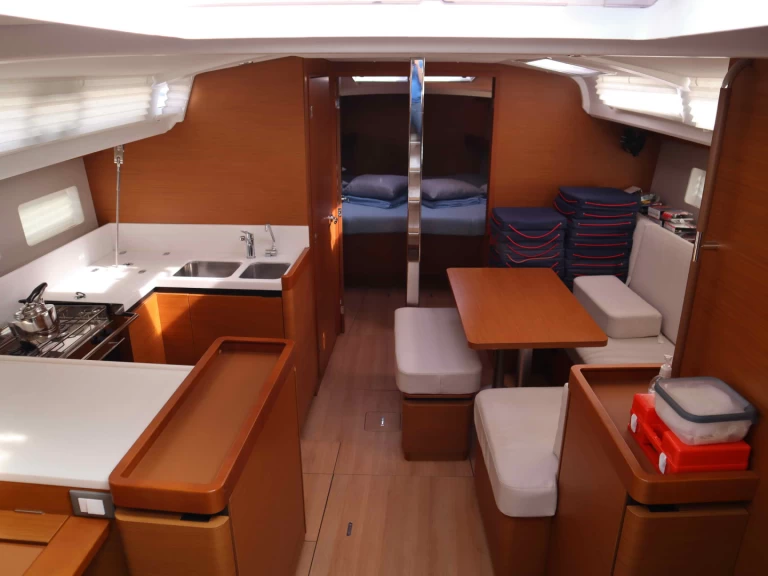 Jeanneau Sun Odyssey 440 te huur van particulier of professional in Ligia