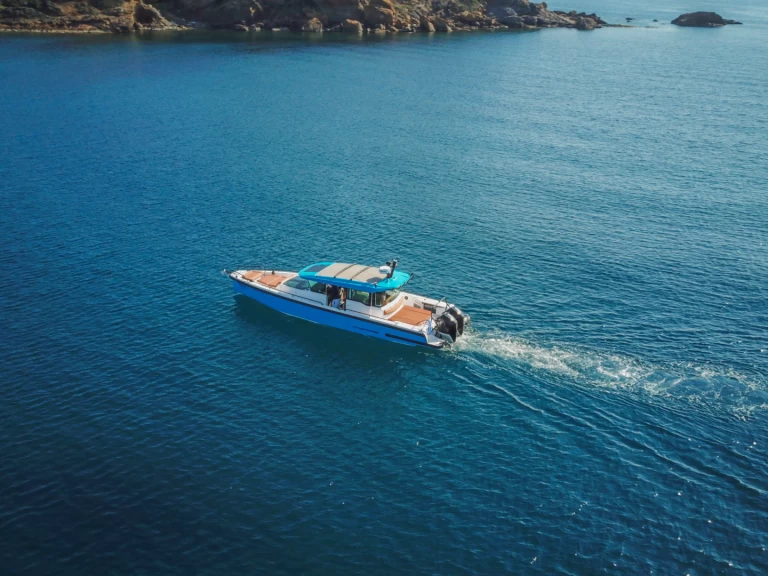 Bootverhuur Axopar Axopar 37 XC Cross Cabin in Chaniá via SamBoat