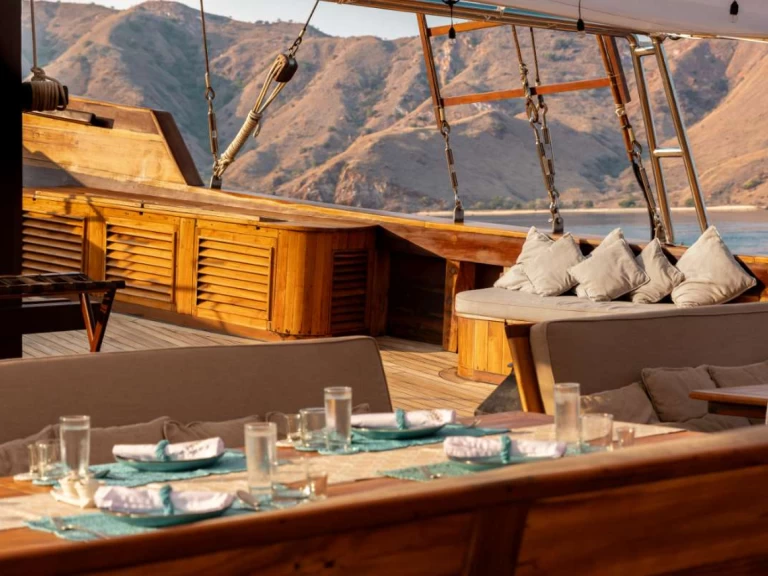 Bootverhuur Sorong goedkoop Prana by Atzaro