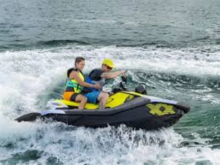Verhuur Jet Ski Sealine met vaarbewijs