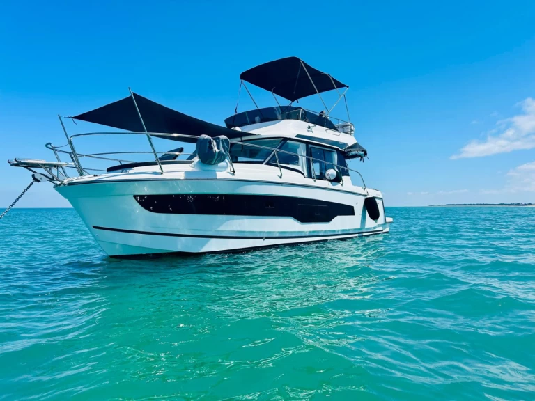 Huur een Jeanneau Merry Fisher 1095 Fly in Talmont-Saint-Hilaire