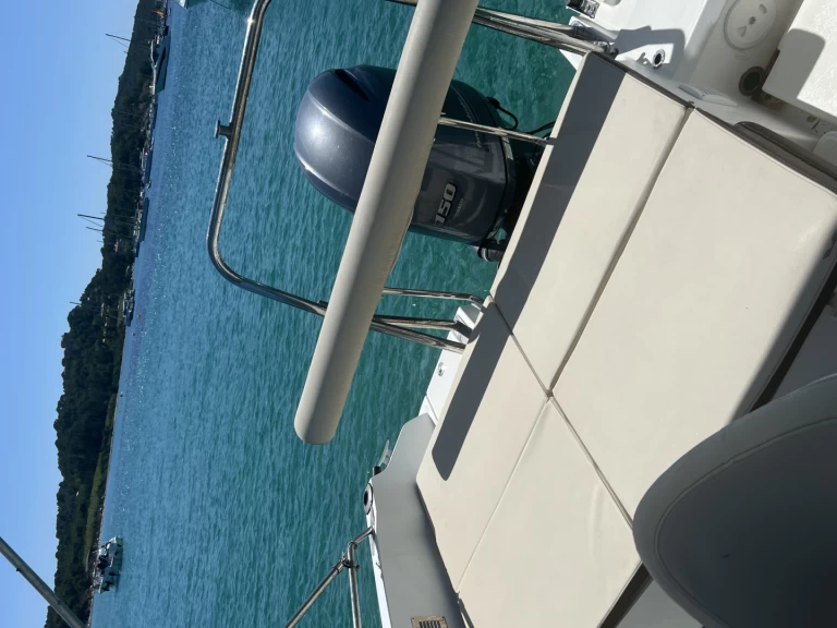Huur Motorboot met of zonder schipper Bénéteau in Hyères