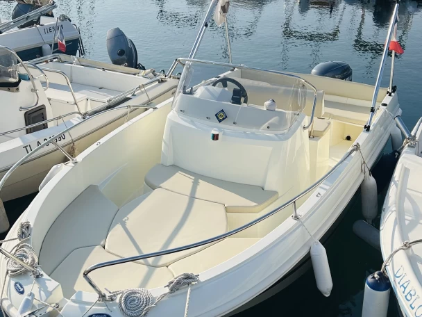 Motorboot te huur in Saint-Raphaël voor de beste prijs