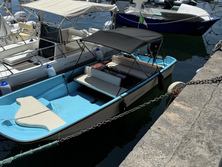 Huur een Boston Whaler Boston Whaler 17 in Aci Trezza