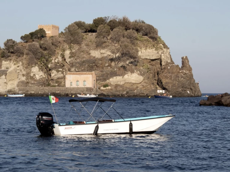 Bootverhuur Aci Trezza goedkoop Boston Whaler 17