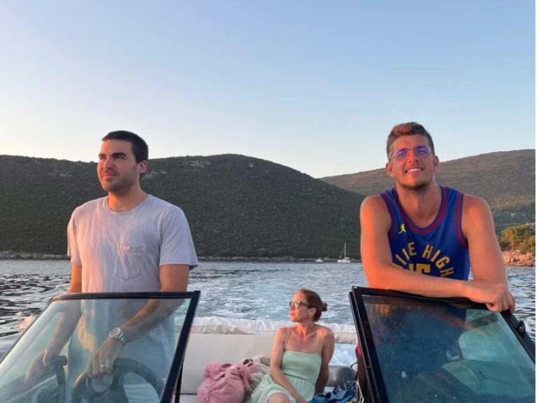 Motorboot te huur in Herceg Novi voor de beste prijs