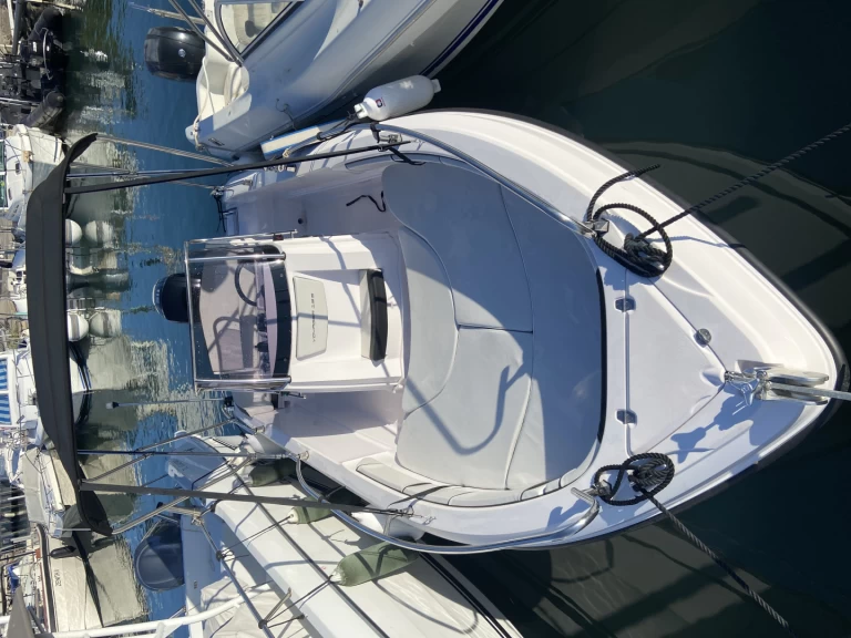 Motorboot te huur in Fréjus voor de beste prijs