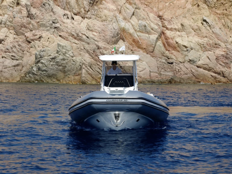 Bootverhuur Porto Cervo goedkoop Clubman 30