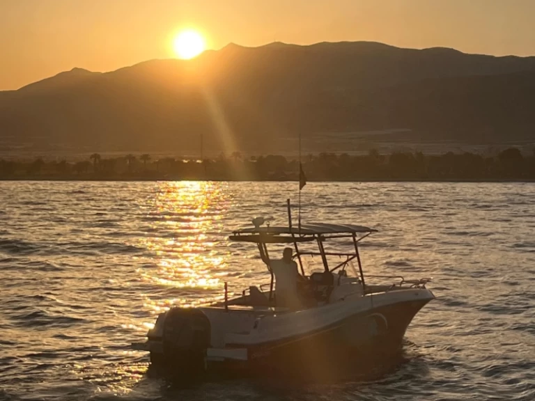Verhuur Motorboot Pacific Craft met vaarbewijs